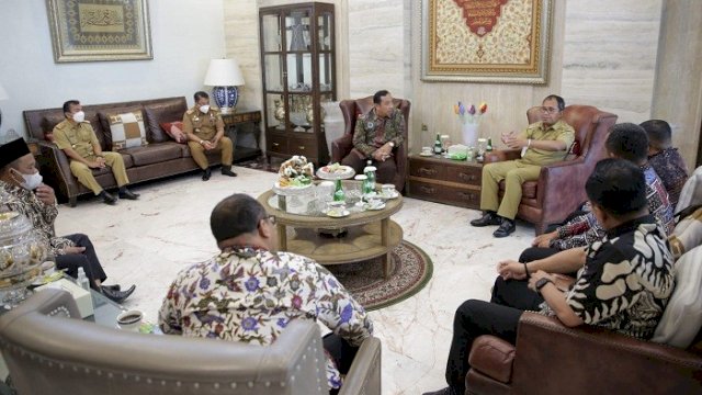 Walikota Makassar Danny Pomanto saat menerima kunjungan kerja Bupati Rembang H Abdul Hafidz, Selasa (14/12/2021).