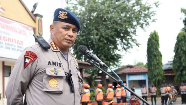 Dansat Brimob Polda Sulsel, Kombes Pol Muhammad Anis saat memimpin apel kesiapsiagaan bencana di Mako Brimob.