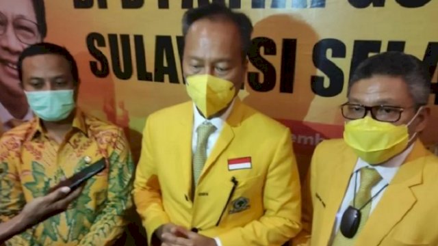 Plt Gubernur Sulsel Andi Sudirman Sulaiman, Wakil Ketua Umum DPP Partai Golkar, Agus Gumiwang Kartasasmita, dan Ketua Partai Golkar Sulsel, Taufan Pawe. (int)
