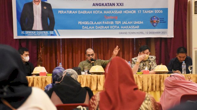 Legislator NasDem Makassar, Irwan Djafar sosialisasikan Perda Pengelolaan Parkir Tepi Jalan Umum dalam Daerah Kota Makassar, di Hotel Grand Town, Minggu (12/12/2021).