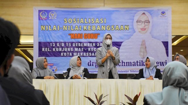 Ketua Komisi B DPRD Sulsel, Andi Rachmatika Dewi melaksanakan sosialisasi Nilai-Nilai Kebangsaan "Hari Guru Nasional" di Hotel Pessona, Selasa (14/12/2021).