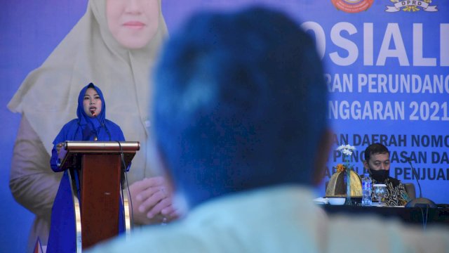 Ketua Fraksi Demokrat Makassar, Fatma Wahyuddin sosialisasikan Perda Pengawasan dan Pengendalian Pengadaan, Peredaran, dan Penjualan Minuman Beralkohol (Minol), di Hotel Aston, Kamis (16/12/2021).