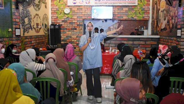 Ketua Komisi B DPRD Sulsel, Andi Rachmatika Dewi melaksanakan Reses Masa Sidang Pertama Tahun 2021/2022, di Kelurahan Parang, Senin (6/12/2021).