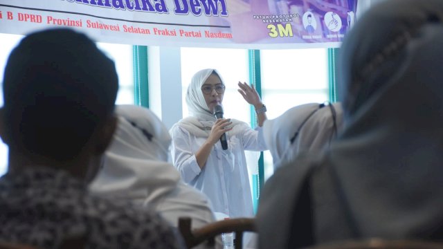 Legislator NasDem Sulsel, Andi Rachmatika Dewi melaksanakan Konsultasi Publik "Ranperda Transformasi Perpustakaan" di kedai Papaong, Minggu (26/12/2021).