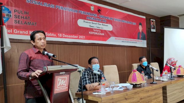 Anggota DPRD Makassar, Mesakh Raymond Rantepadang sosialisasikan Perda Kepemudaan, di Hotel D'Maleo, Sabtu (18/12/2021).