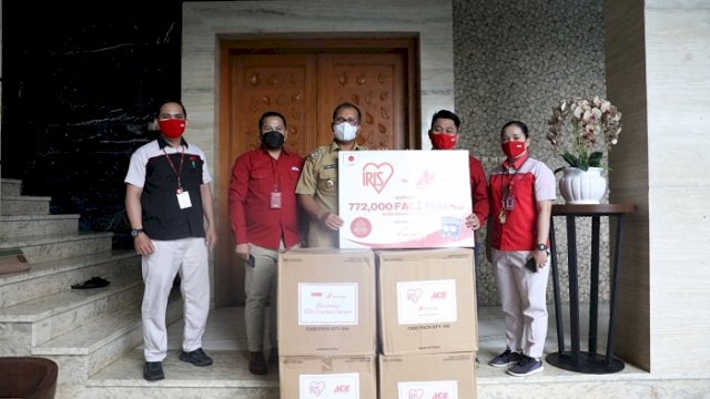 Danny Terima Donasi Masker Ace Hardware, Ingatkan Warga Tetap Waspadai Covid