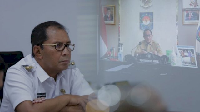 Walikota Makassar Moh Ramdhan “Danny” Pomanto mengikuti pengarahan dari Mendagri.