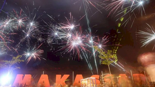 Ilustrasi: Masyarakat dilarang menggelar pesta kembang saat malam pergantian tahun. (int)