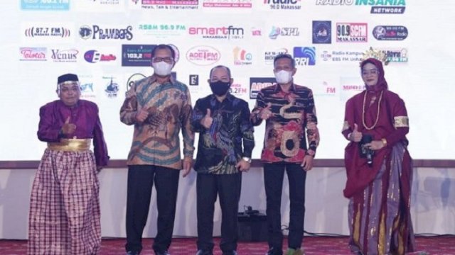 Peduli Penyiaran, Walikota Makassar Danny Pomanto Raih KPID Award 2021