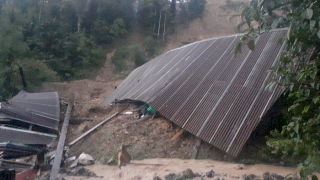 Bencana tanah longsor terjadi di Kabupaten Toraja Utara dan mengakibatkan seorang warga meninggal dunia. (int)
