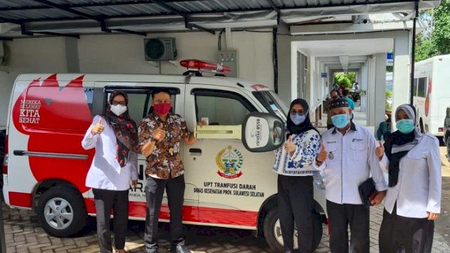 Bank Sulselbar Serahkan Bantuan Mobil Operasional ke UPT Transfusi Darah Sulsel