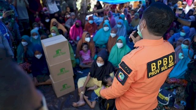 Andi Sudirman Temui Pengungsi di Bonerate, Penting Pemulihan Rumah Rusak dan Trauma Healing