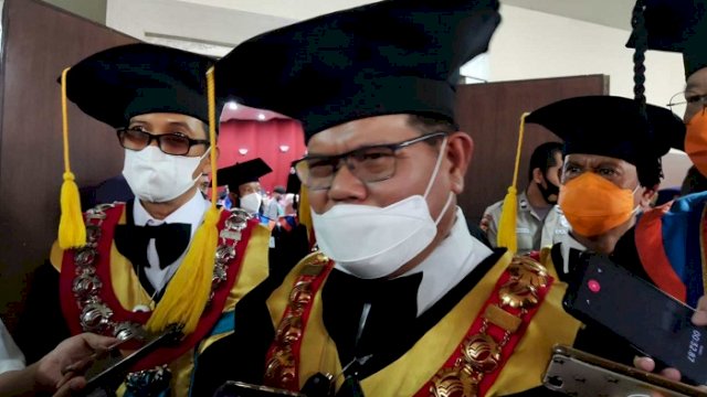 Rektor UNM, Prof Husain Syam.