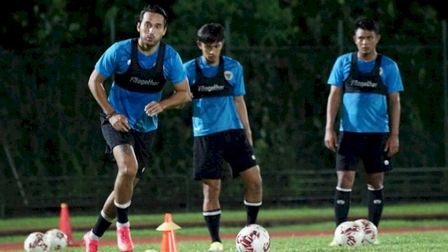 Timnas Indonesia saat latihan jelang laga melawan Kamboja di Piala AFF Suzuki 2020. Laga kedua tim akan berlangsung di Stadion Bishan, Singapura pada 9 Desember mendatang. (pssi.org)