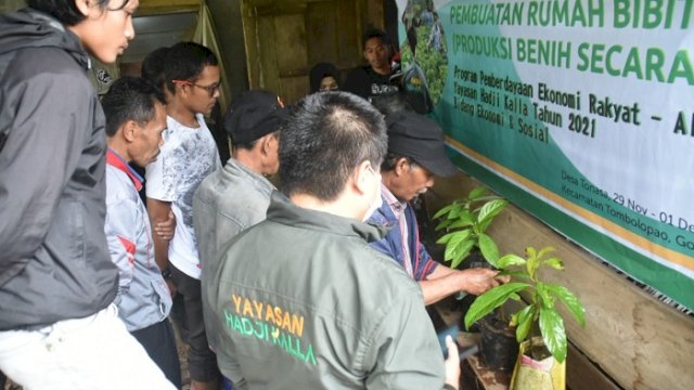 Yayasan Hadji Kalla Latih Petani Alpukat di Gowa