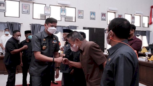 Bupati Gowa Adnan Purichta Ichsan di Ruang Rapat Paripurna DPRD Gowa, Senin (10/1/2022).