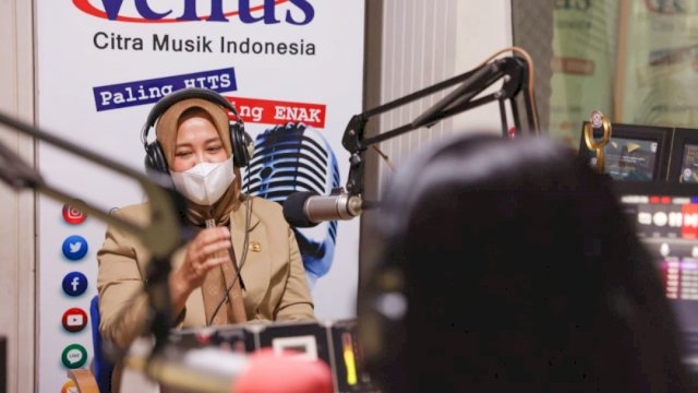 Wakil Wali Kota Makassar, Fatmawati Rusdi talk show di radio Venus, Selasa (25/1/2022).