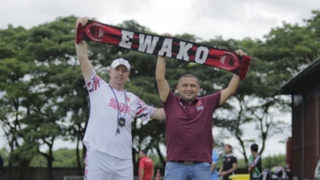 Pelatih baru PSM Joop Gall dan Direktur Utama PT PSM, Munafri Arifuddin. (PSM)