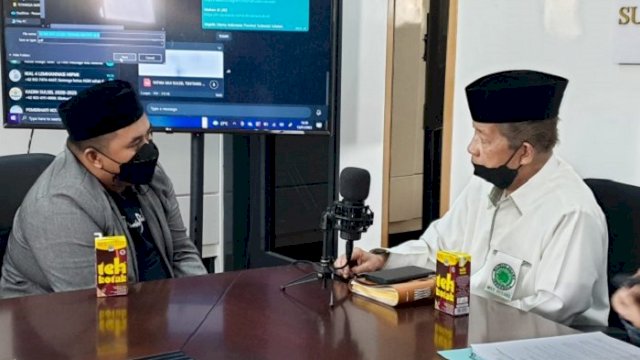 Ketua KPID Sulsel Muhammad Hasrul Hasan dan Ketua MUI Sulsel AGH Prof Nadjamuddin Abduh Shafa.