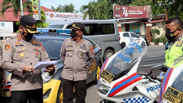 Kapolres Pelabuhan Makassar Cek Kendaraan Dinas Anggota dan Tekankan Kedisiplinan