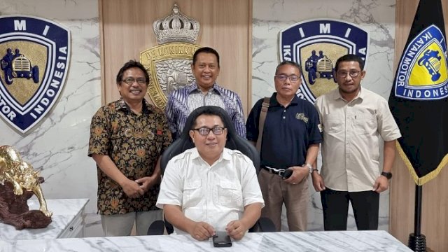 Ketua MPR RI Bambang Soesatyo dan pengurus SMSI Pusat.