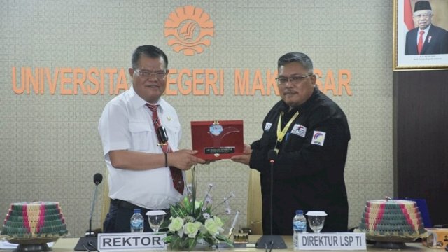 Selain Ijazah, Alumni UNM Dapatkan Sertifikat Kompetensi