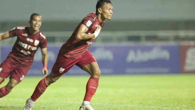 Ferdinand Sinaga saat merayakan gol untuk Persis Solo. (PERSIS)