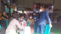 Warga Pulau Lumu-lumu Antusias Ikut Vaksinasi, Camat Imbau Tetap Taat Prokes