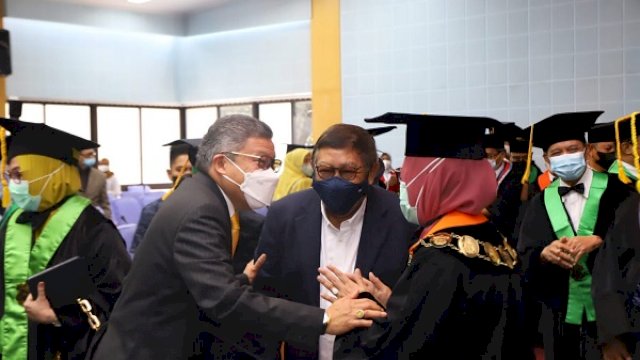 Hadiri Pengukuhan Guru Besar, Taufan Pawe Disebut Pemimpin Hebat