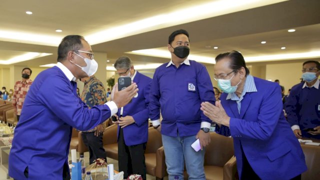 Wali Kota Makassar, Moh Ramdhan Pomanto menghadiri Pengukuhan Ketua Kerukunan Keluarga Daerah Barru, di Hotel Grand Asia, Minggu (6/2/2022).