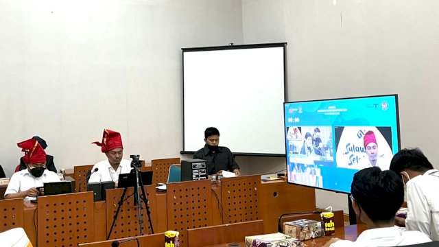 Project Manager F8 Sofyan Setiawan di dampingi Kepala Dinas Pariwisata Kota Makassar, Muhammad Roem. 