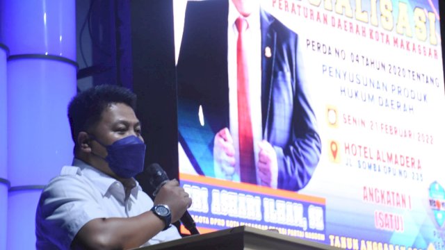 Ketua Fraksi NasDem DPRD Makassar, Ari Ashari Ilham sosialisasikan perda Penyusun Produk Hukum Daerah, di Hotel Almadera, Senin (21/2/2022).