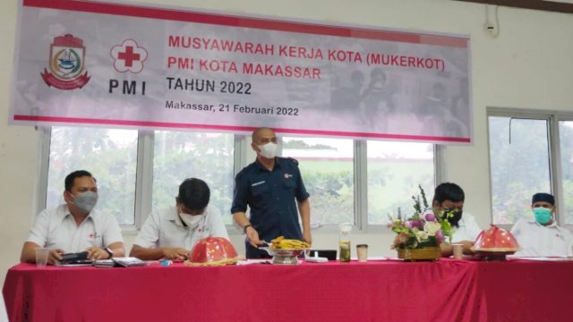 Palang Merah Indonesia (PMI) Makassar menggelar Musyawarah Kerja Kota (Mukerkot), di Aula Markas PMI Makassar, Jl Kandea, Senin (21/2/2022).