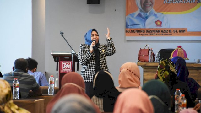 Anggota DPRD Makakassar, Nunung Dasniar sosialisasikan Perda Pajak Daerah, di Hotel Maleo, Jl Pelita Raya, Senin (28/2/2022).