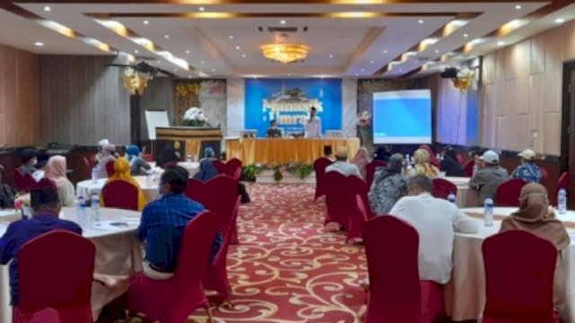 Penyedia layanan wisata halal Umrah dan Haji, Randa Azzahra Alharamain Travel melaksanakan manasik umrah, di Hotel Remcy Makassar, Jumat (18/2/2022).
