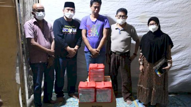 Sekretaris Daerah Sinjai Akbar Mukmin datang melayat di Kelurahan Samataring, Kecamatan Sinjai Timur, Selasa (1/2/2022).
