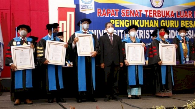 UKI Paulus Makassar Kukuhkan Lima Guru Besar