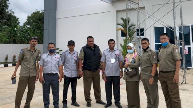 Pihak PD Parkir Makassar Raya saat meninjau langsung area parkir RS Pertamina Royal Biringkanaya.