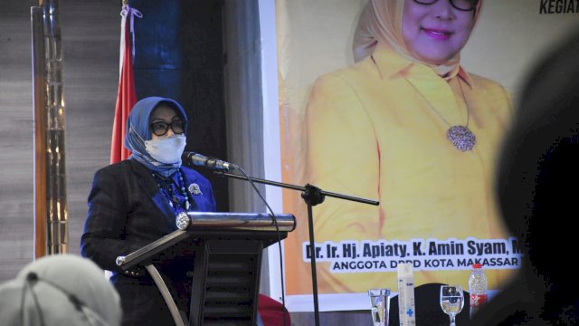 Anggota DPRD Makassar, Apiaty Amin Syam sosialisasikan Perda Penyelenggaraan Pendidikan, di Hotel Mercure, Jl AP Pettarani, Selasa (8/3/2022).