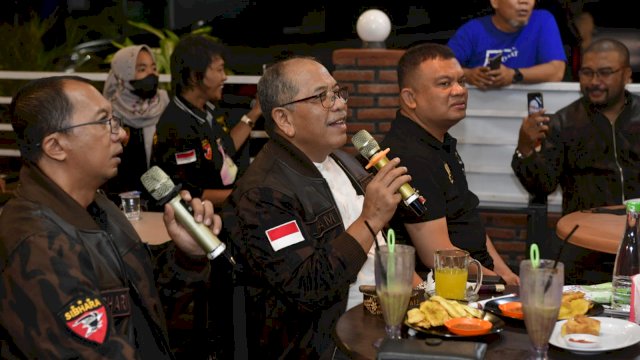 Ketua Keluarga Besar Putra Putri (KBPP) Polri Sulsel, Ilham Arief Sirajuddin silaturahmi bersama KBPP Polri Bone, di Cafe Dhappiers Coffee and Resto, Jalan Yossudarso, Watampone, Sabtu (12/3/2022).