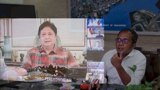 Wali Kota Makassar, Moh Ramdhan Pomanto mengikuti Rapat Koordinasi bersama Menteri Kordinator Bidang Perekonomian, Airlangga Hartarto secara Virtual, Minggu (13/3/2022).