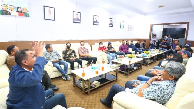 Ketua DPRD Makassar, Rudianto Lallo menerima pimpinan Media, di Ruang Kerjanya, Kamis (31/3/2022).