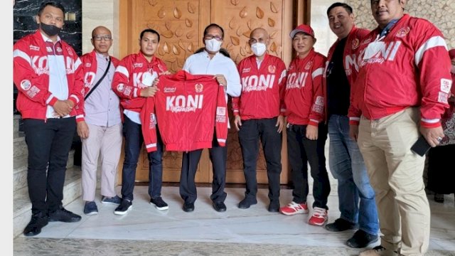 Pengurus Komite Olahraga Nasional Indonesia (KONI) Kota Makassar masa bakti 2022-2026 menemui Walikota Makassar Mohammad Ramdhan "Danny" Pomanto di kediaman pribadi Jalan Amirullah, Jumat (11/3/2022).