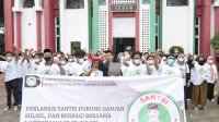 Mahasantri Sulsel Deklarasi Dukung Ganjar dan Santuni Marbot Masjid