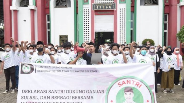 Mahasantri Sulsel Deklarasi Dukung Ganjar dan Santuni Marbot Masjid