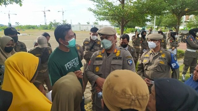 Satpol PP Tertibkan Pedagang dan Jukir Liar di Kawasan Lego-Lego