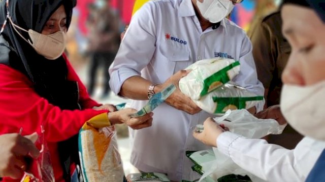 Antusiasme Masyarakat Belanja di Pasar Murah Sembako, Semua Barang Habis Terjual