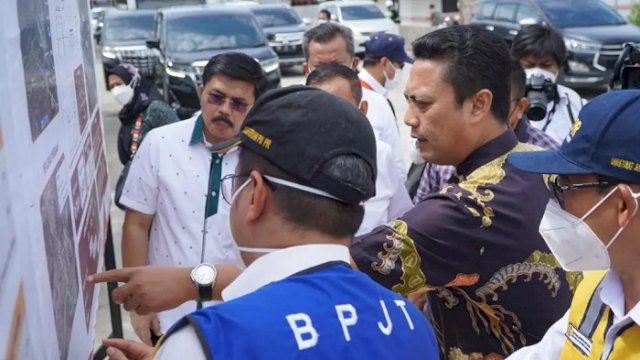 Wakil Ketua Komisi V DPR RI, Andi Iwan Dermawan Aras (AIA) melakukan kunjungan kerja (kunker) dengan meninjau akses tol Makassar New Port.