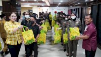Fraksi Golkar DPRD Sulsel Bagikan Paket Lebaran kepada Pegawai Non PNS