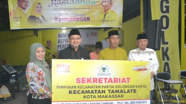 Ketua Golkar Makassar, Munafri Arifuddin menghadiri amaliah ramadan tasbih kuning yang diadakan Legislator Golkar Makassar, Nurul Hidayat, di Kompleks Hartaco Indah, Selasa (19/4/2022).